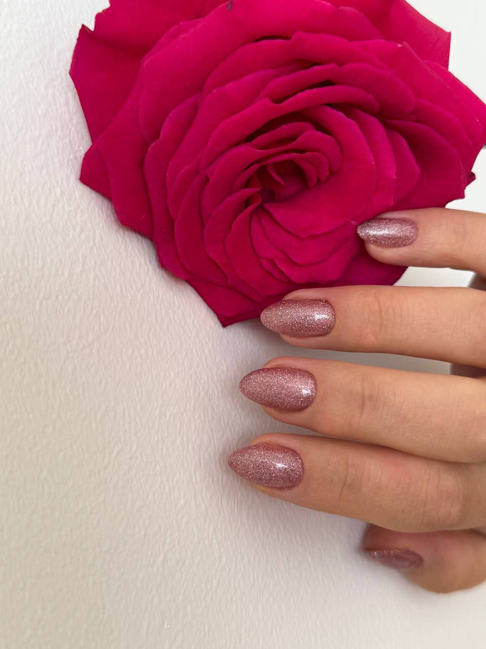 Запрошую вас на: ✨ манікюр ✨ покриття гель-лаком ✨ укріплення гелем ✨ нарощення нігтів ✨ педикюр ✨ чистка пʼят